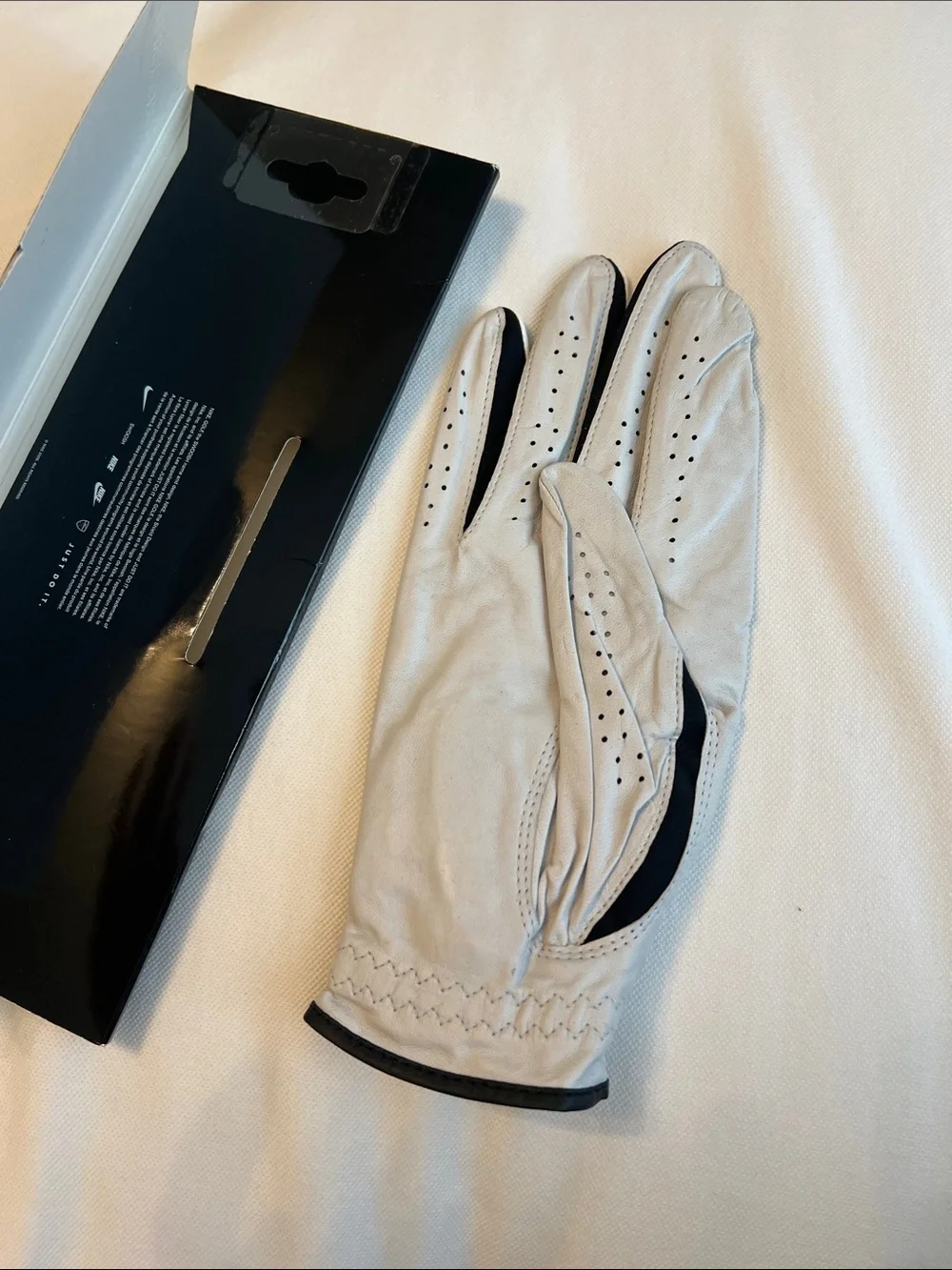 Nike White and Black Tech Xtreme Golf Glove Reg/Right ML